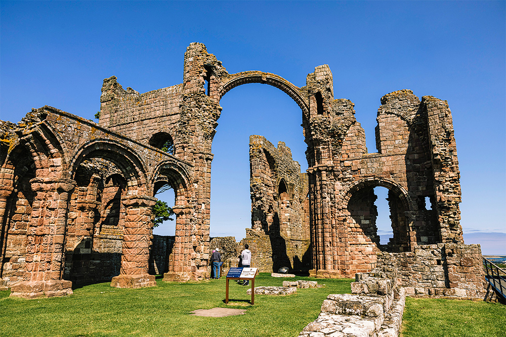 Lindisfarne-1000x677.jpg