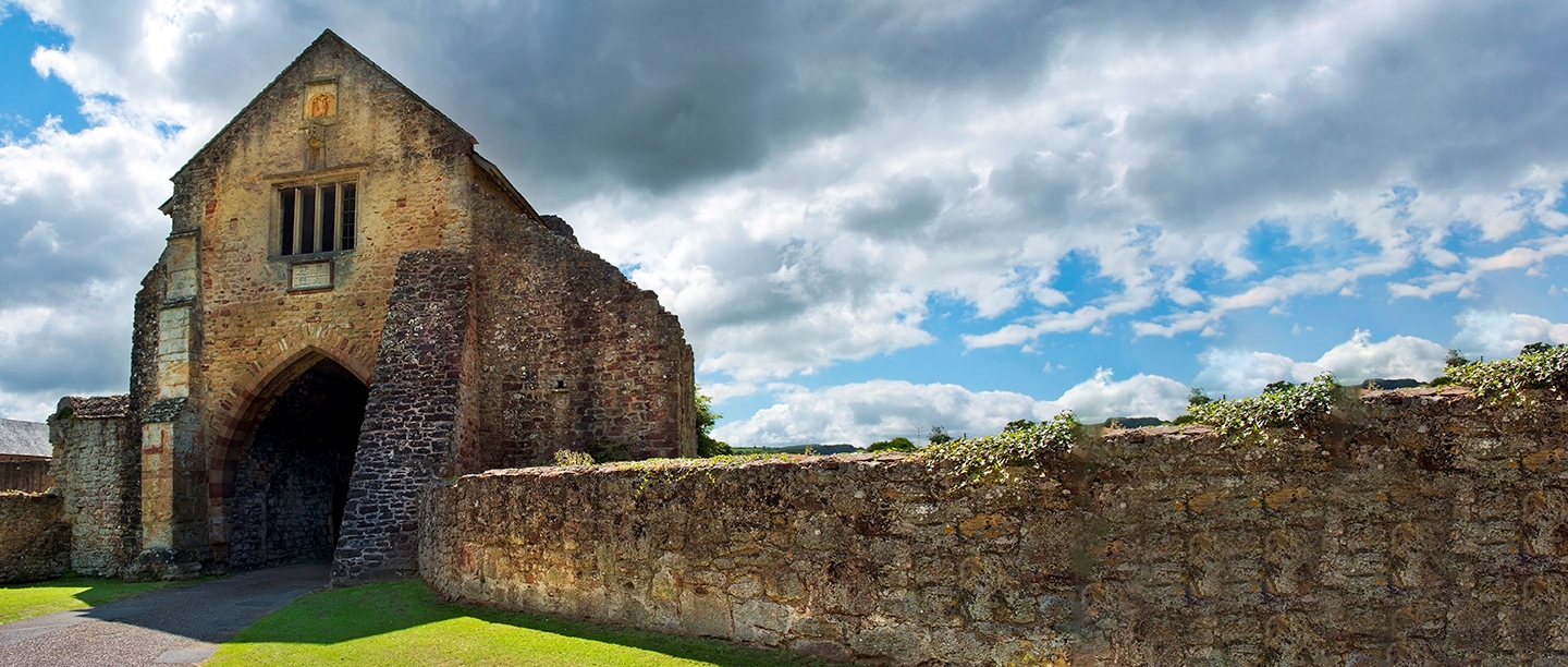 Image: The gatehouse at Cleeve Abbey in Somerset