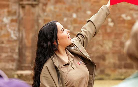 Image: staff member pointing out something at Kenilworth Castle