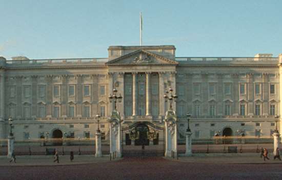 Image: Buckingham Palace (©Mr Stephen Hodgson. Source: Historic England Archive)