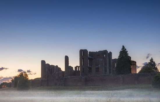 Photo of Kenilworth Castle in low light with mist on the ground