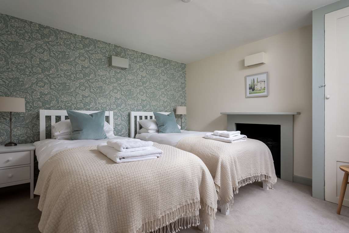 Twin bedroom, first floor Twin bedroom, first floor