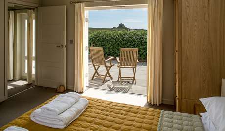 Double bedroom, ground floor Double bedroom, ground floor