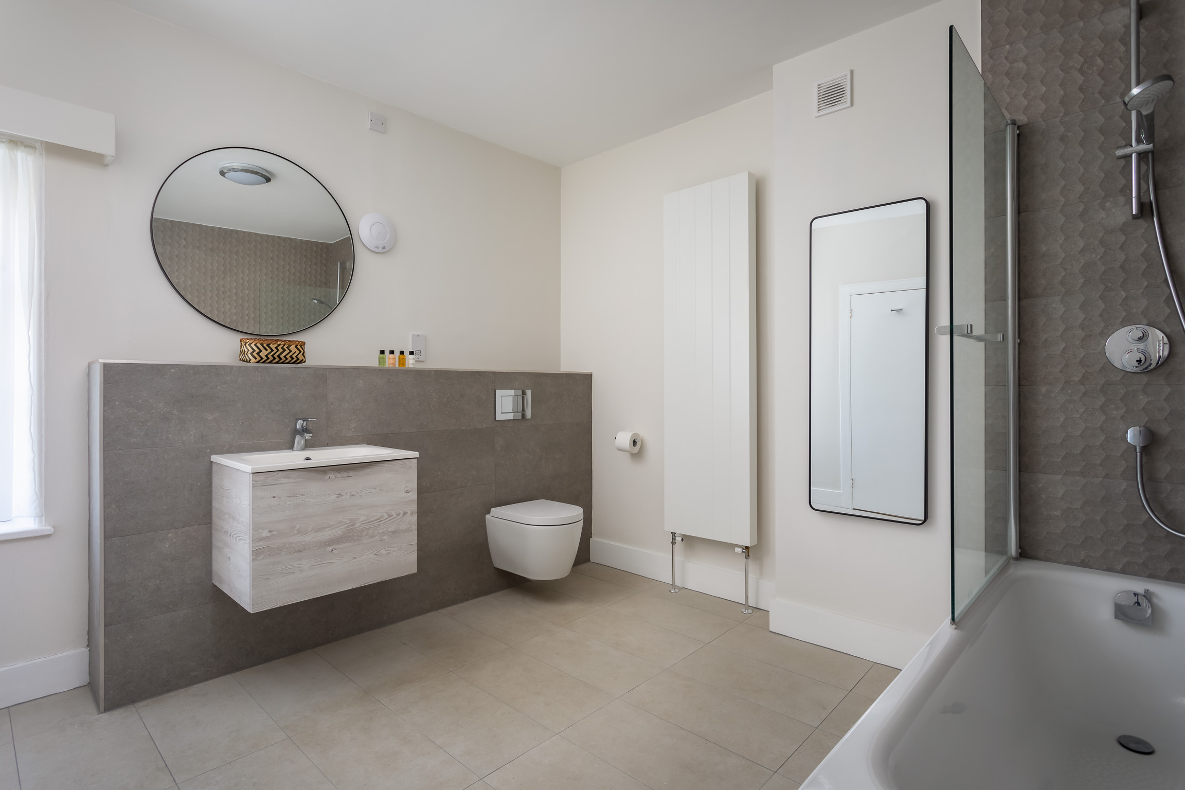 Bathroom, first floor 