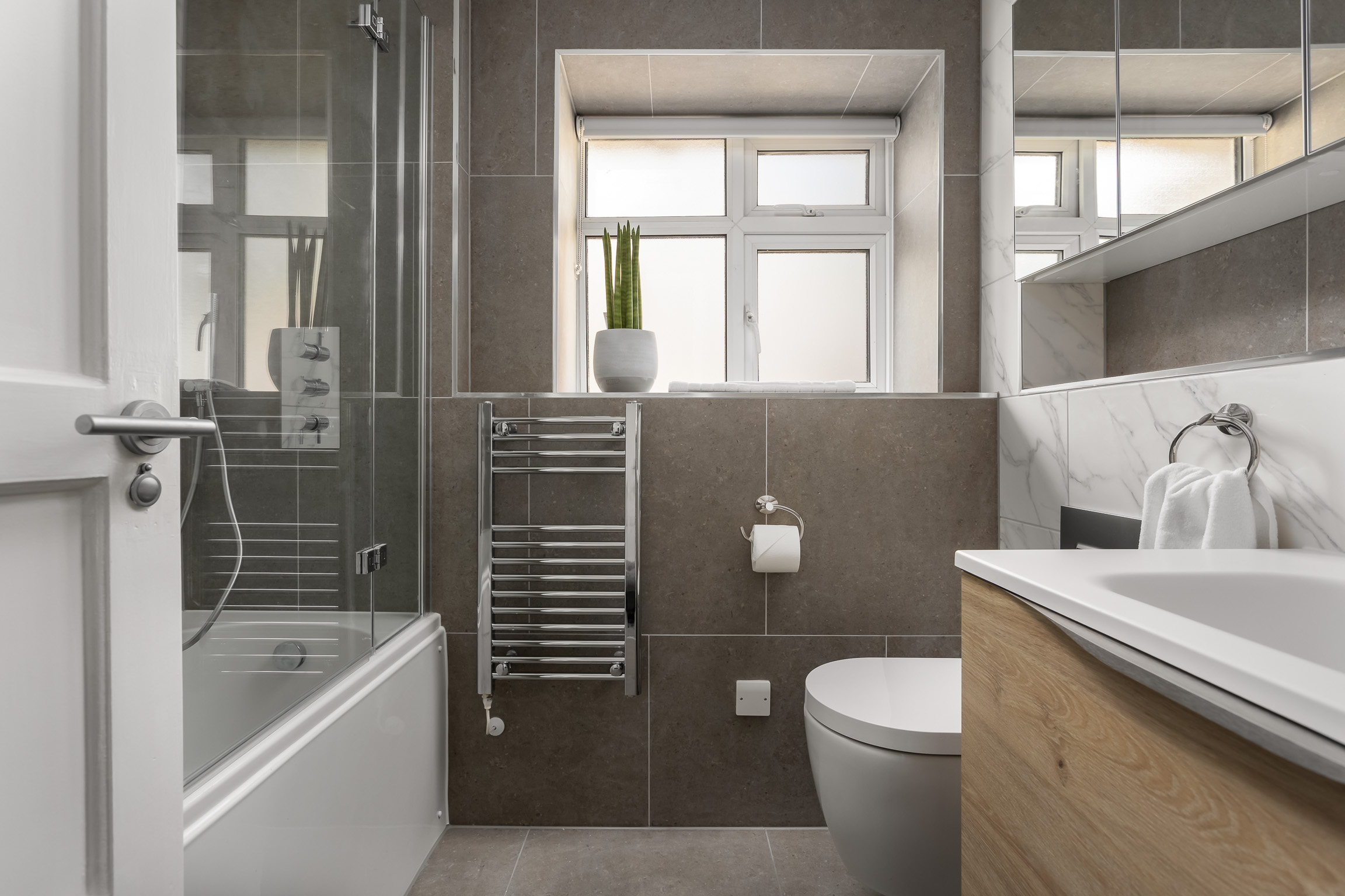 Bathroom, ground floor 