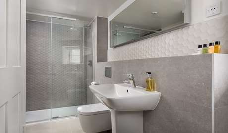 Bathroom, first floor Bathroom, first floor