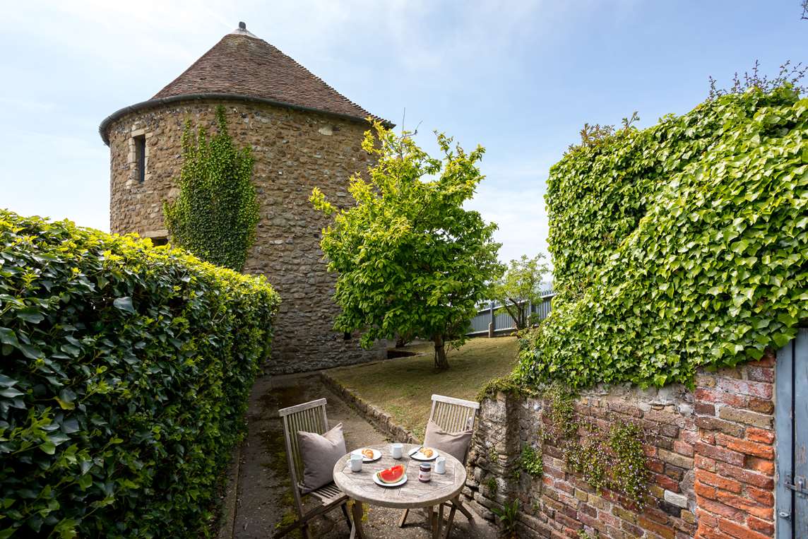 Private garden courtyard Private garden courtyard