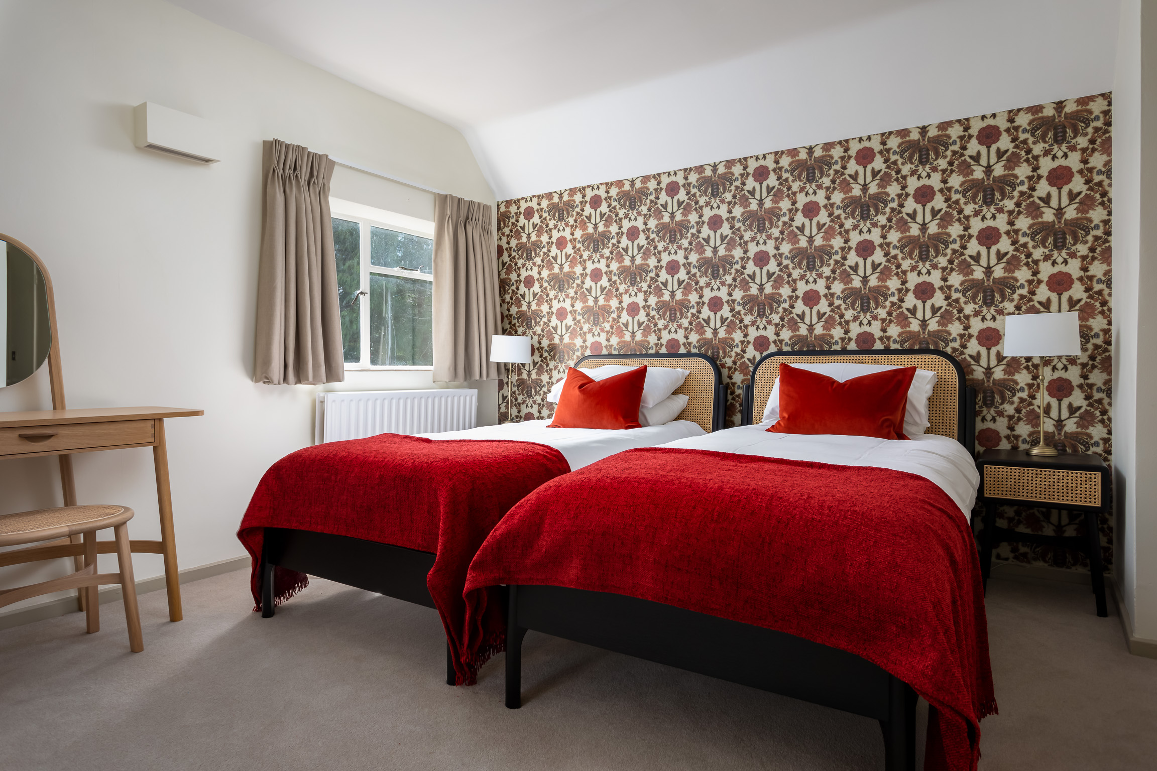 Twin bedroom with en suite, first floor