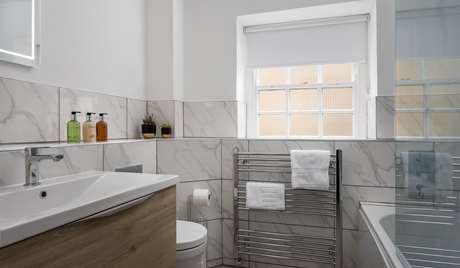 Bathroom, upper ground floor Bathroom, upper ground floor