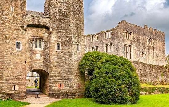 The defensive gatehouse of Berry Pomeroy Castle The defensive gatehouse of Berry Pomeroy Castle