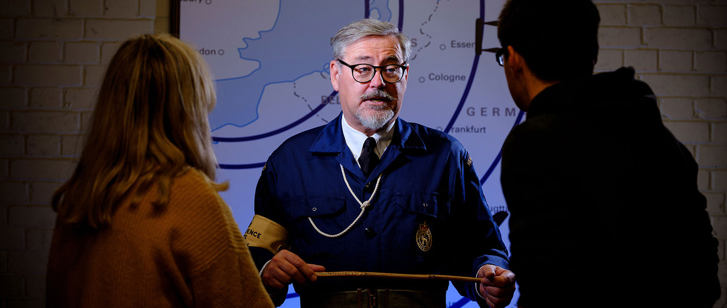 A member of Civil Defence personnel explains the situation to civilians.