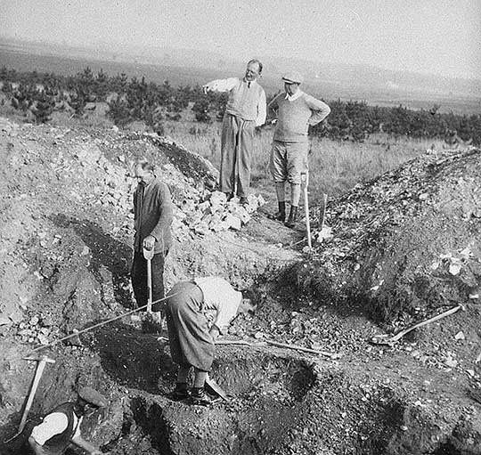 A team of excavators at Grime’s Graves in the 1930s, with Leslie Armstrong in the foreground (centre)