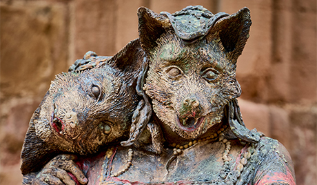 A sculpture of two fox heads, part of the 'Procne and Philomela' sculpture