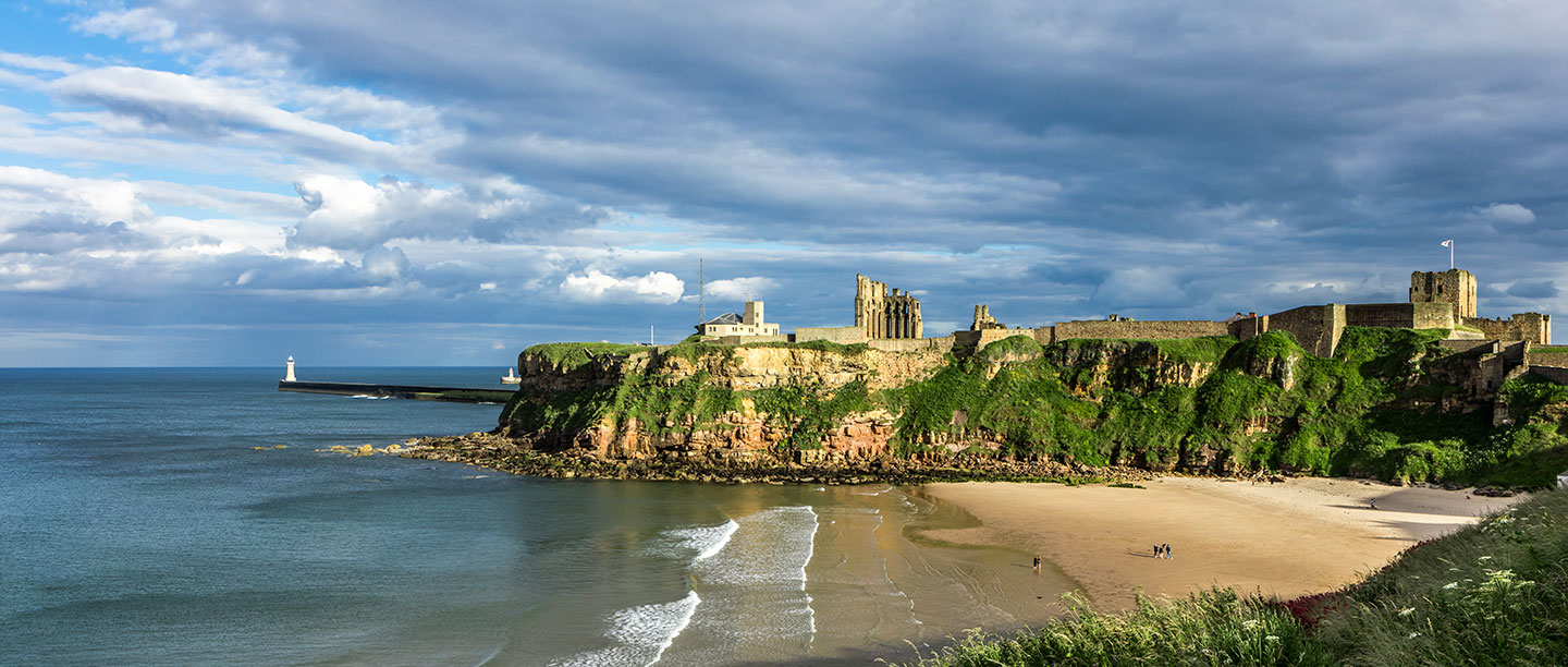 A view of Tynemouth Priory and Castle next to the beach.